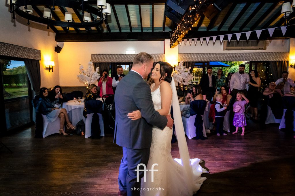 Oak Farm Hotel bride and groom first dance